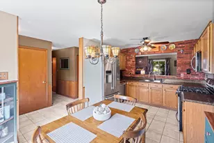 1006 Lindsay St, Joliet, IL 60431 - Photo 9