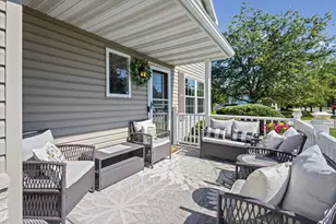 1006 Lindsay St, Joliet, IL 60431 - Photo 3