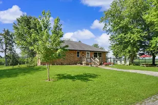 1413 E 2950 North Rd, Mansfield, IL 61854 - Photo 3