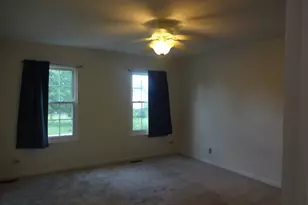 1340 Burke Ln, South Elgin, IL 60177 - Photo 5