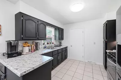850 Austin Avenue, Aurora, IL 60505 - Photo 9