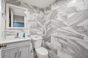 850 Austin Ave, Aurora, IL 60505 - Photo 21