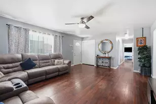 850 Austin Ave, Aurora, IL 60505 - Photo 5