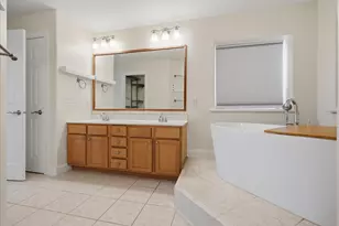 2202 Bloomingdale Rd, Bloomington, IL 61705 - Photo 27