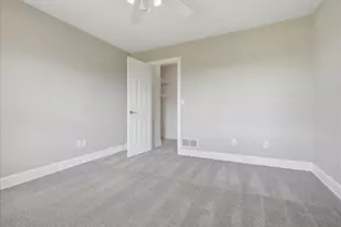 2202 Bloomingdale Rd, Bloomington, IL 61705 - Photo 31