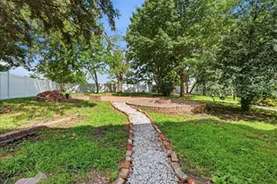 2202 Bloomingdale Rd, Bloomington, IL 61705 - Photo 45