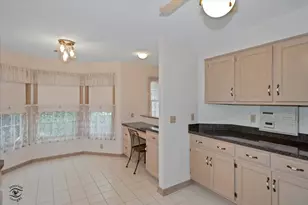 572 Bradbury Ln, Geneva, IL 60134 - Photo 9