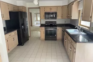 572 Bradbury Ln, Geneva, IL 60134 - Photo 3