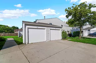 847 Oxford Pl, Wheeling, IL 60090 - Photo 3