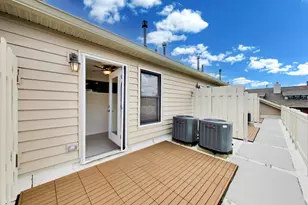 1806 W Argyle St, Chicago, IL 60640 - Photo 19