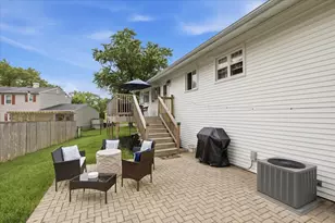 1049 E Fosket Dr, Palatine, IL 60074 - Photo 21