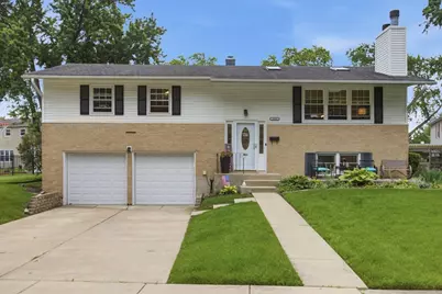 1049 E Fosket Drive, Palatine, IL 60074 - Photo 1