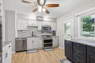1049 E Fosket Dr, Palatine, IL 60074 - Photo 7