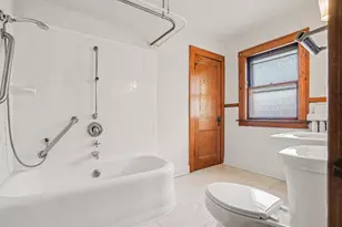 438 Wilder St, Aurora, IL 60506 - Photo 17