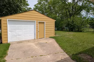 311 Stewart Dr, Freeport, IL 61032 - Photo 13