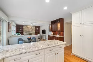 3066 Knollwood Ln, Glenview, IL 60025 - Photo 13