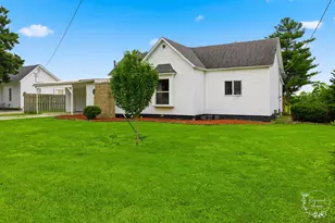 403 South St, Crescent City, IL 60928 - Photo 3