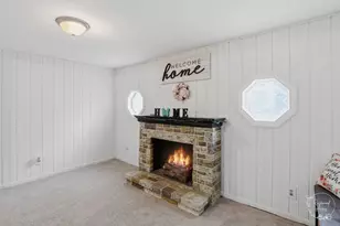 403 South St, Crescent City, IL 60928 - Photo 5
