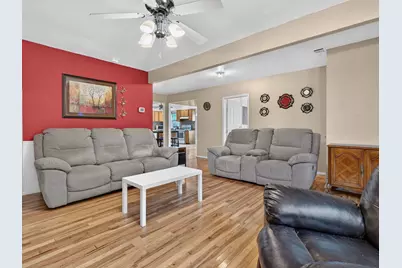 209 S East Street, Gardner, IL 60424 - Photo 5