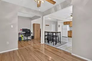 209 S East St, Gardner, IL 60424 - Photo 9