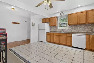 209 S East St, Gardner, IL 60424 - Photo 11