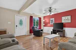 209 S East St, Gardner, IL 60424 - Photo 7