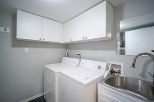 10501 S Highland Ave, Worth, IL 60482 - Photo 7