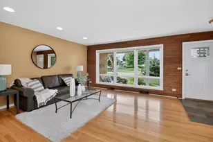 700 E Turner Ave, Roselle, IL 60172 - Photo 3