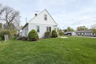 700 Warrior Dr, Round Lake Heights, IL 60073 - Photo 17