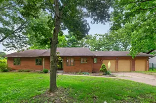 1006 N White Pine Dr, Dixon, IL 61021 - Photo 1