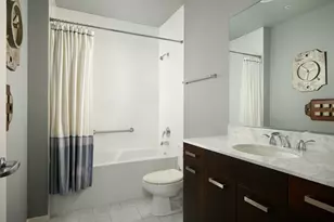 240 E Illinois St, Chicago, IL 60611 - Photo 15
