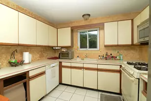 1810 Howe Ln, Hanover Park, IL 60133 - Photo 9