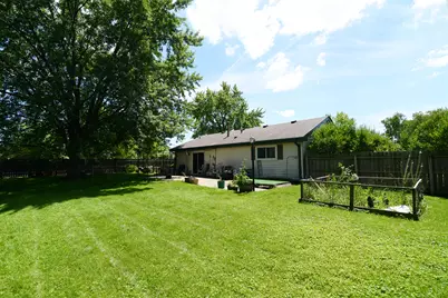 1810 Howe Lane, Hanover Park, IL 60133 - Photo 17