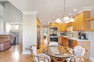 375 Juniper Tree Ct, Hoffman Estates, IL 60169 - Photo 5