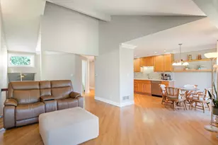 375 Juniper Tree Ct, Hoffman Estates, IL 60169 - Photo 17