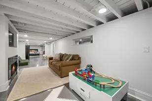 1020 W Roscoe St, Chicago, IL 60657 - Photo 27