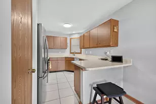 2020 N Stillwater Rd, Arlington Heights, IL 60004 - Photo 7
