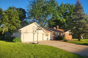 315 Maple Dr, Morris, IL 60450 - Photo 1