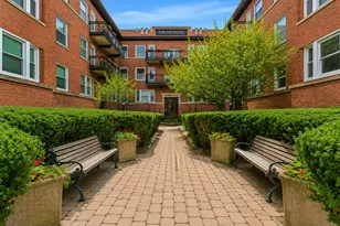 845 W Belle Plaine Ave, Chicago, IL 60613 - Photo 1