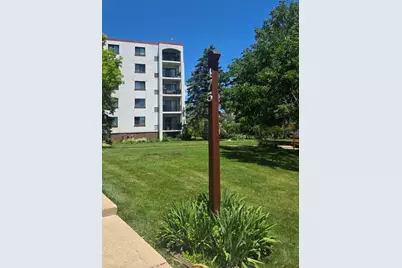 475 Plum Creek Drive #401, Wheeling, IL 60090 - Photo 3