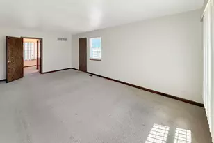 905 Abingdon Ct, Gurnee, IL 60031 - Photo 9