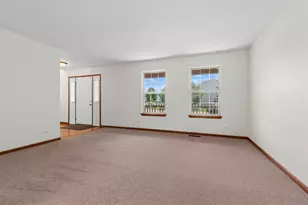152 N Waterford Dr, Round Lake, IL 60073 - Photo 3