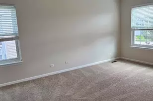 450 Rosewood Crossing, Lindenhurst, IL 60046 - Photo 17