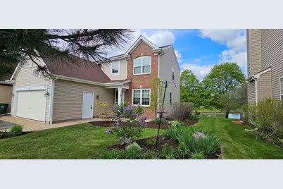 450 Rosewood Crossing, Lindenhurst, IL 60046 - Photo 1