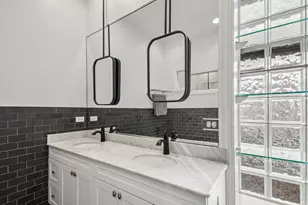 1336 W Grand Ave, Chicago, IL 60642 - Photo 17