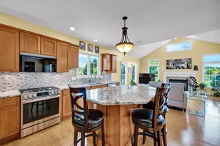 10 Cloverhill Cir, Bloomington, IL 61705 - Photo 11