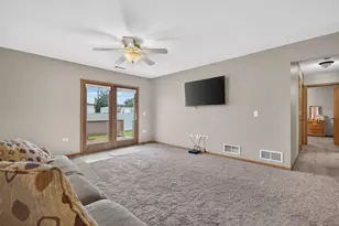 2700 Eagle Dr, Joliet, IL 60436 - Photo 13
