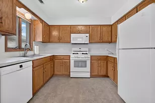 2700 Eagle Dr, Joliet, IL 60436 - Photo 5