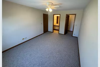 267 Yorkshire Court, Gurnee, IL 60031 - Photo 9