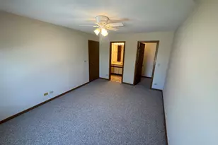 267 Yorkshire Ct, Gurnee, IL 60031 - Photo 9